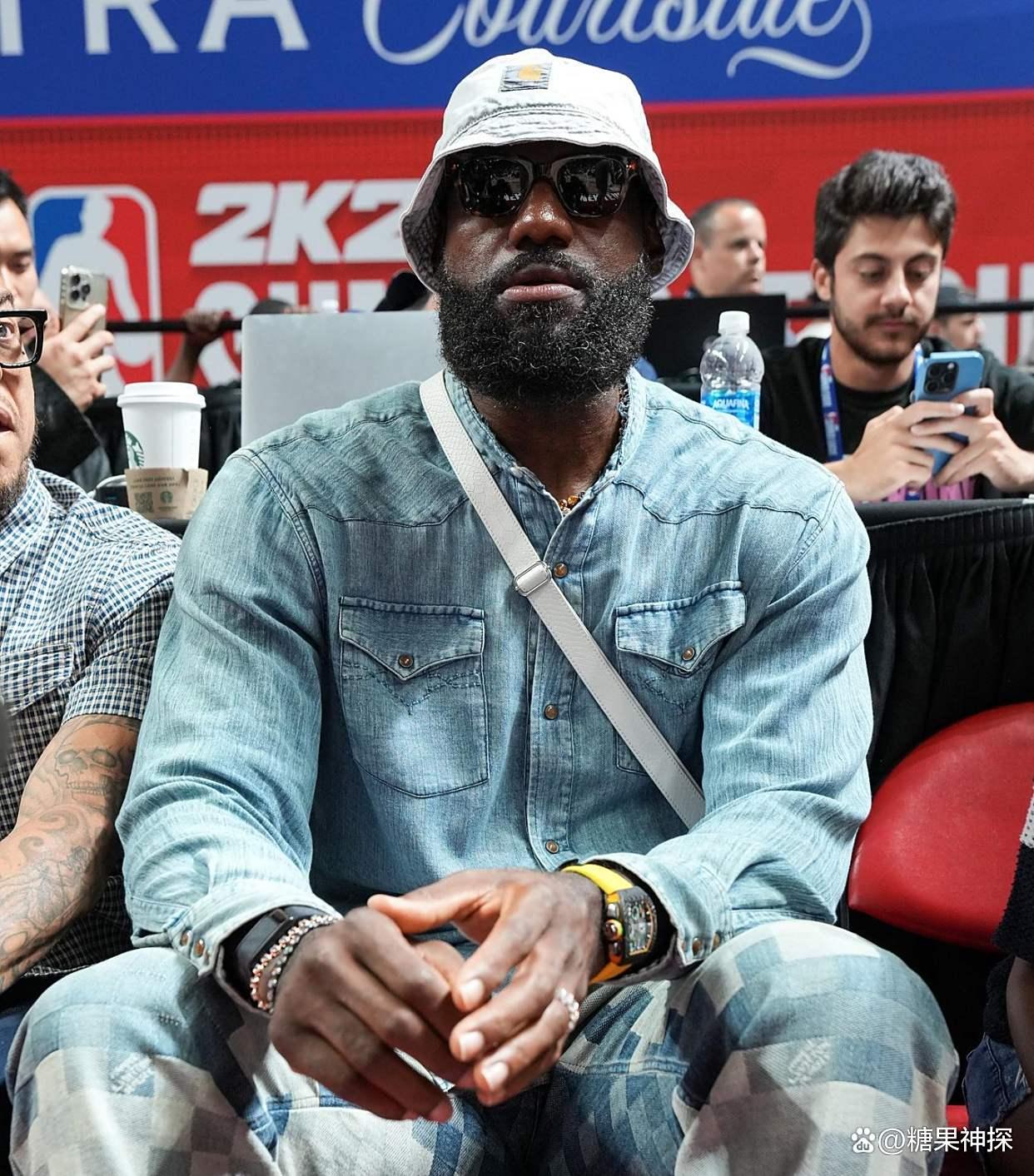 包含赛地聚焦——NBA常规赛赛后热度飙升，洛杉矶湖人再遭质疑，引发热议，数据趋势出现新变化的词条-英雄联盟